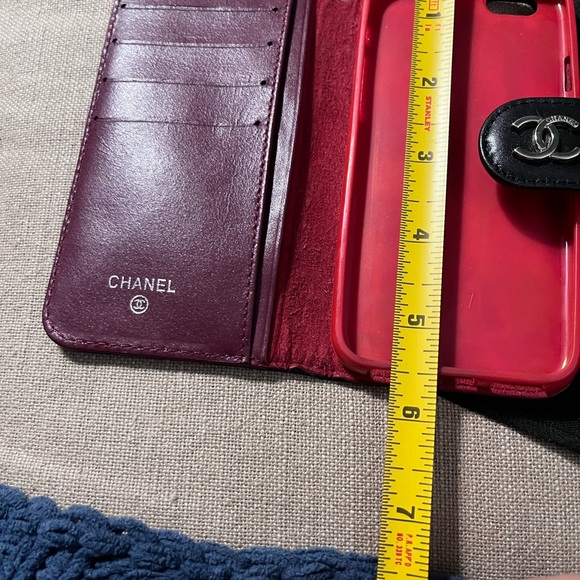 Black camellia cell phone wallet - Picture 7 of 8